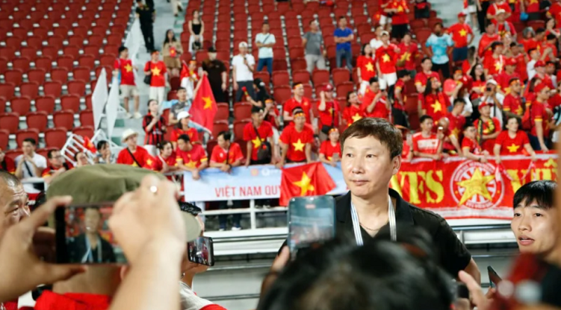 tu-rajamangala-den-dinh-dong-nam-a-u22-viet-nam-va-dau-an-quyen-luc-cua-kim-sang-sik
